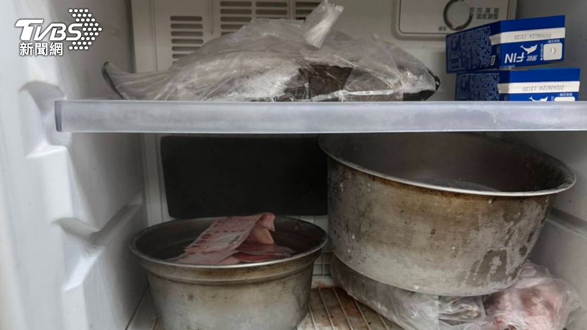 桃園天九牌賭場被抄！賭客出奇招「賭資藏冰箱」　鈔票全結冰