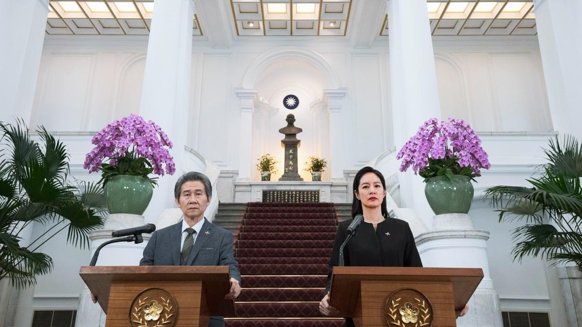 Janet站上總統大位嗨喊「很爽」 鄭有傑成首位第一先生