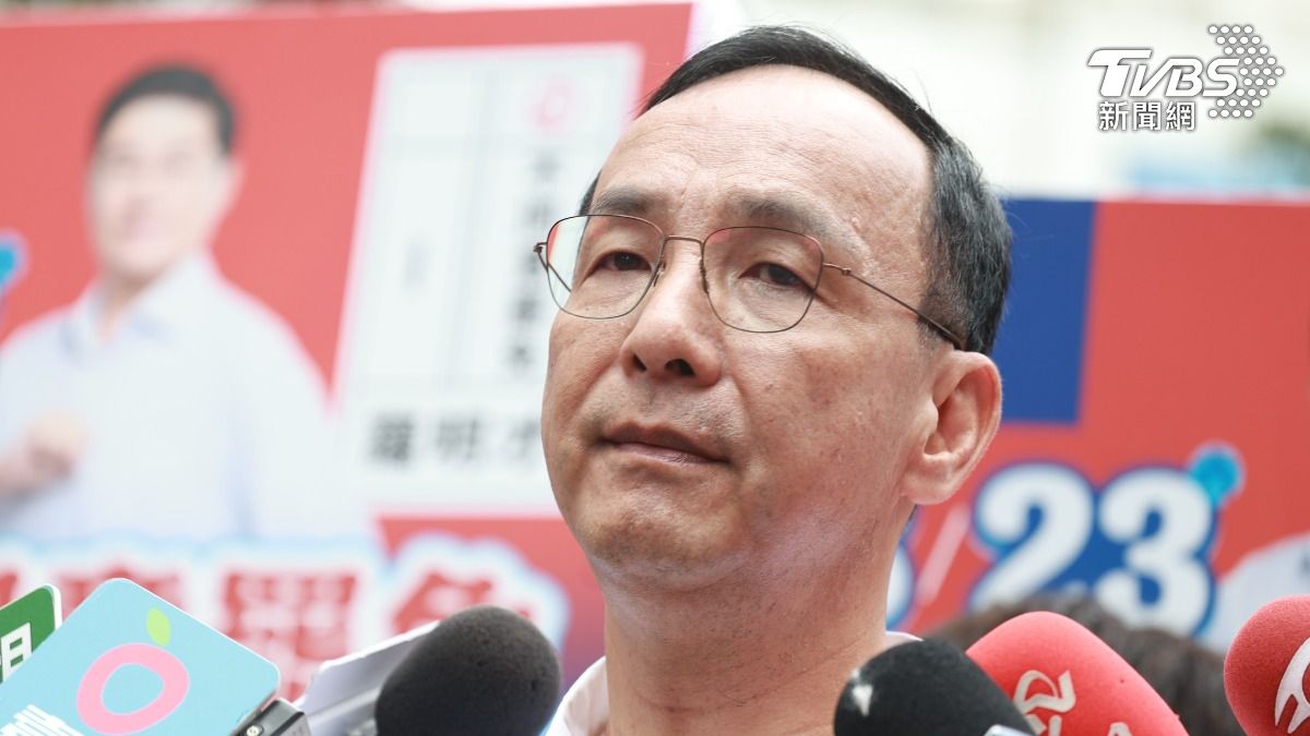 國民黨主席朱立倫今（2）日出席國民黨立委羅明才「反惡罷後援會」。（圖／華子琛攝）