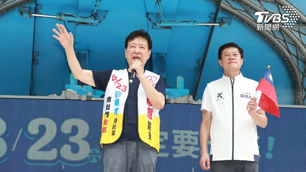 中廣前董事長趙少康今（2）日出席國民黨立委羅明才「反惡罷後援會」。（圖／華子琛攝）