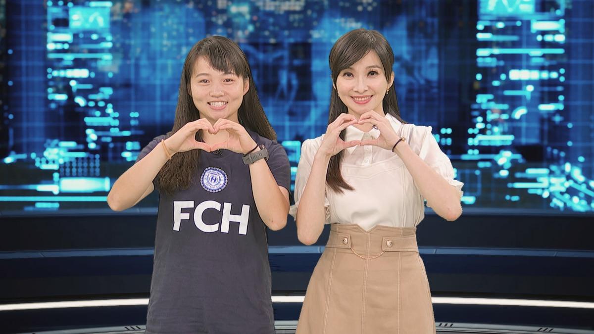簡奇陞（左）接受《少年新聞週記》主持人周瑜茹專訪。（圖／鏡電視提供）