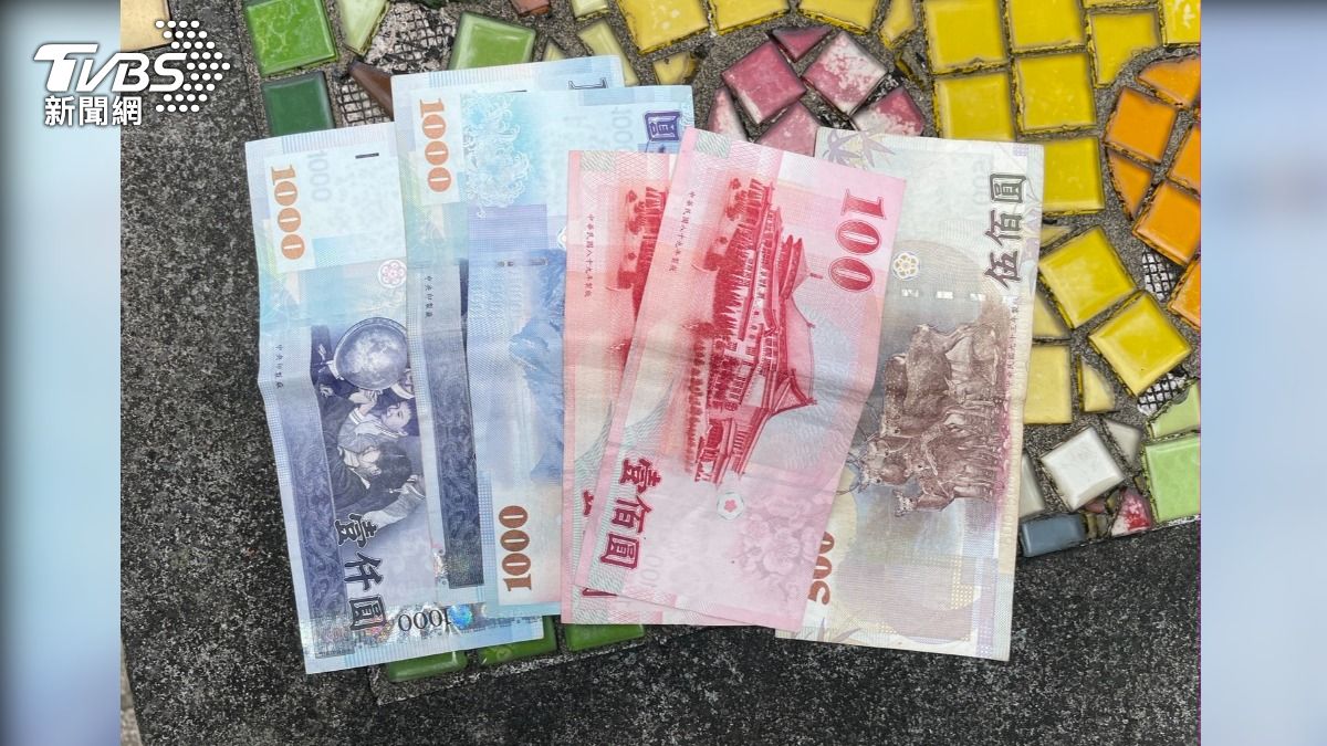 查獲現金、工作證。(圖/TVBS)