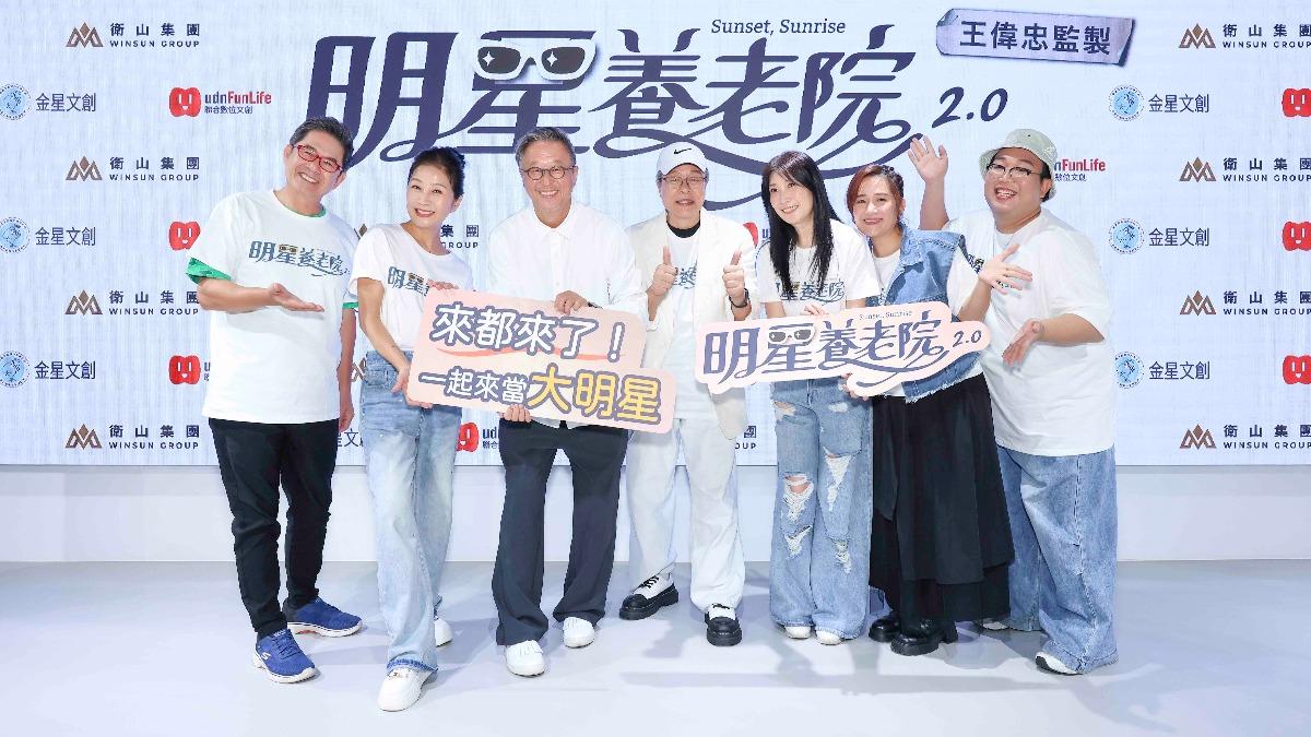 左起洪都拉斯、方文琳、王偉忠、楊烈、黃嘉千、羅美玲、泰國娘娘。(圖/金星文創提供)