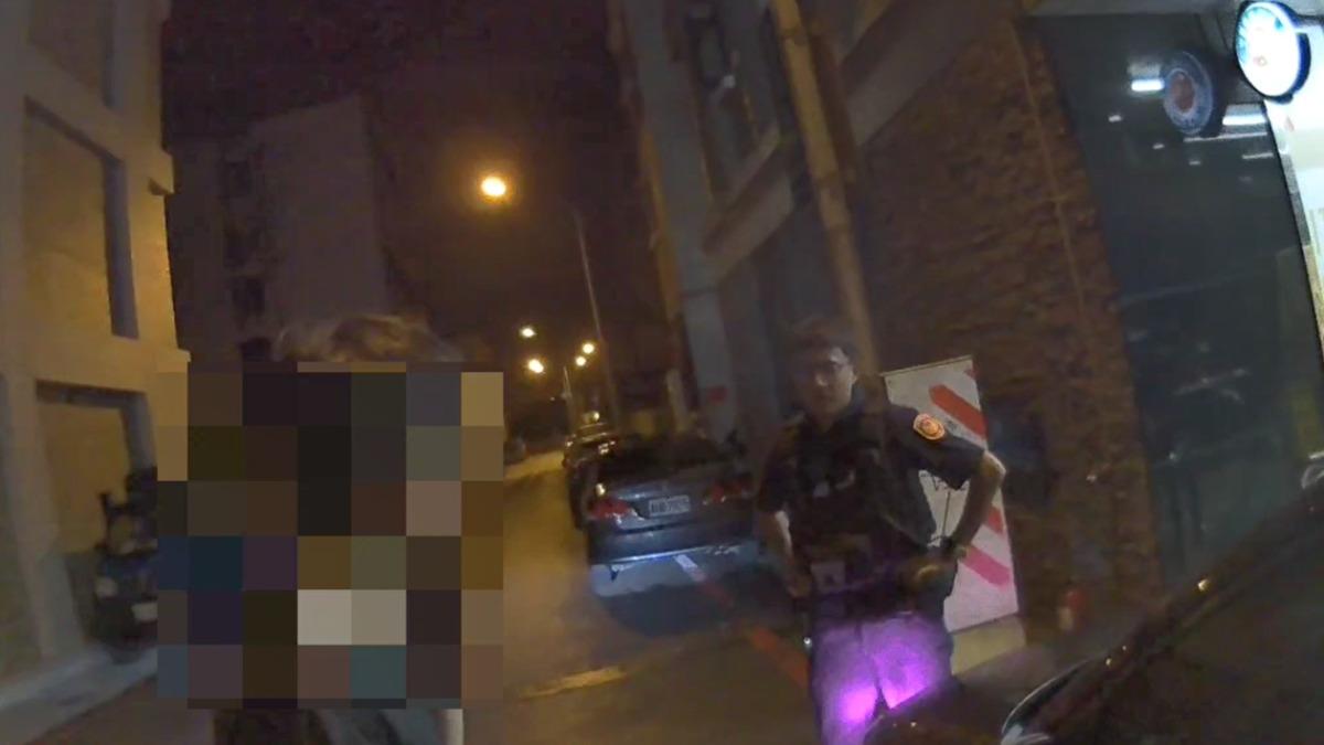 違停連環爆,男子無照上路,車內藏毒又藏槍。(圖/警方提供)