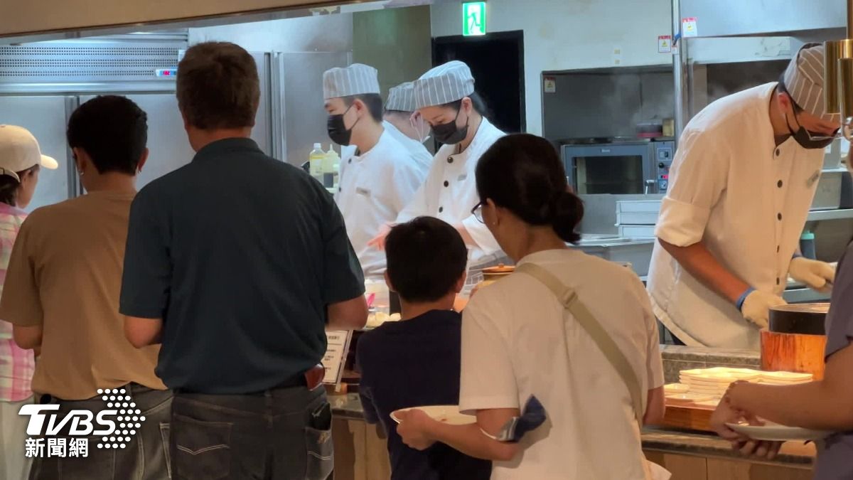 父親節檔期，buffet嘸位。（圖／TVBS）