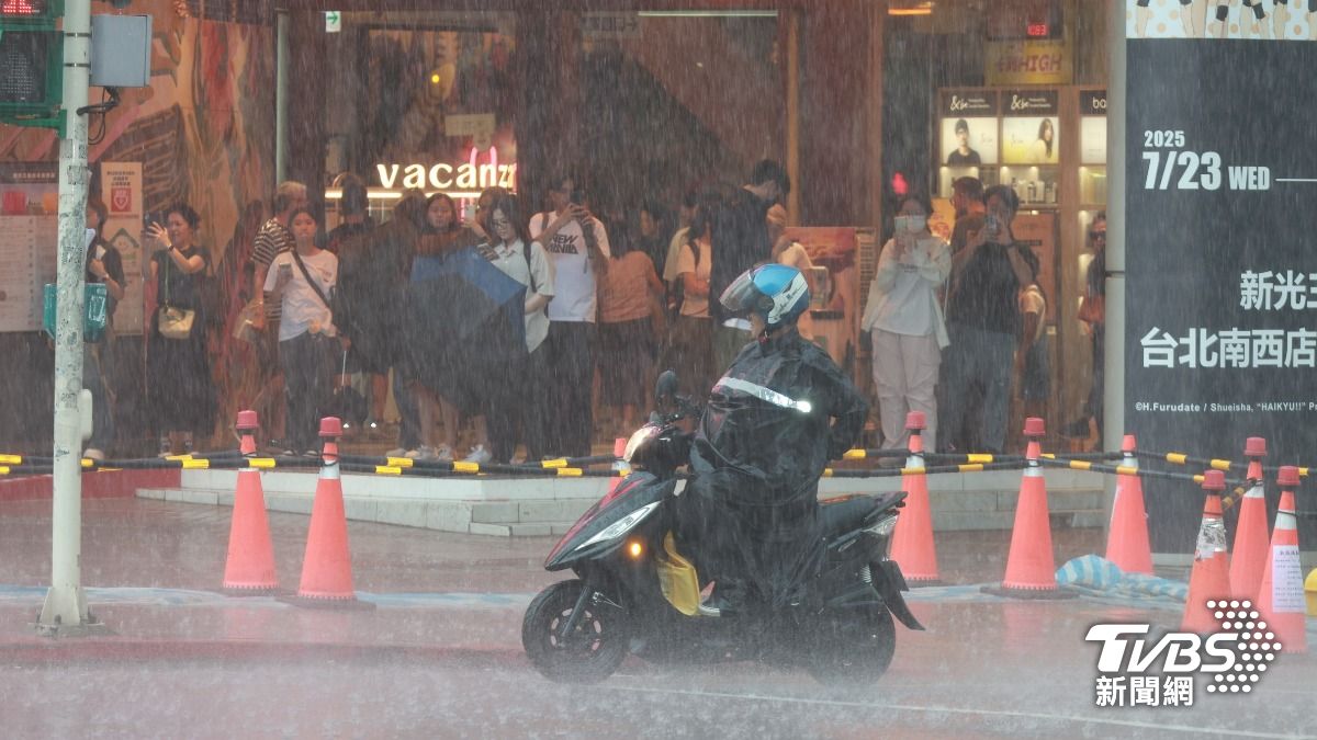 天氣／暴力雨彈繼續炸！氣象署預警「3降雨形態」：別去山區