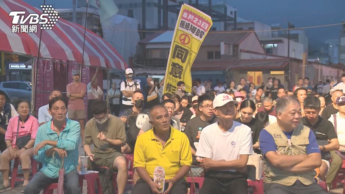 核三延役公投宣講到恆春,當地民眾當場聆聽(圖/TVBS)