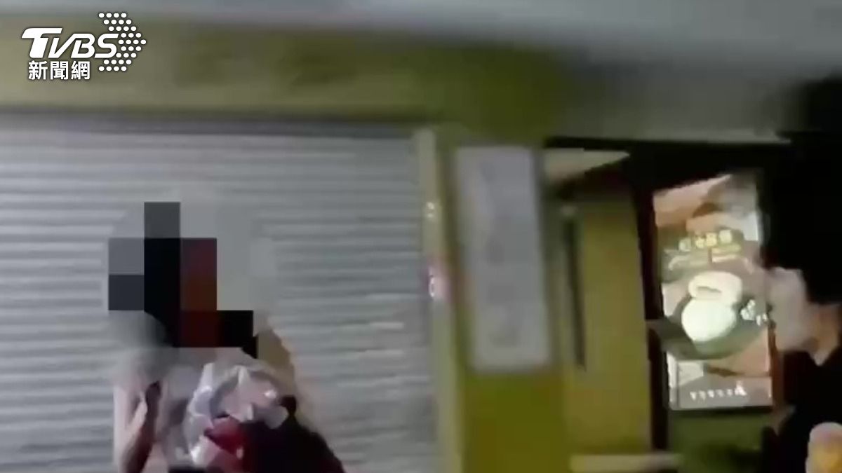 北市西門町恐怖揮刀女 見警到場還「把玩伸縮刀片」遭逮