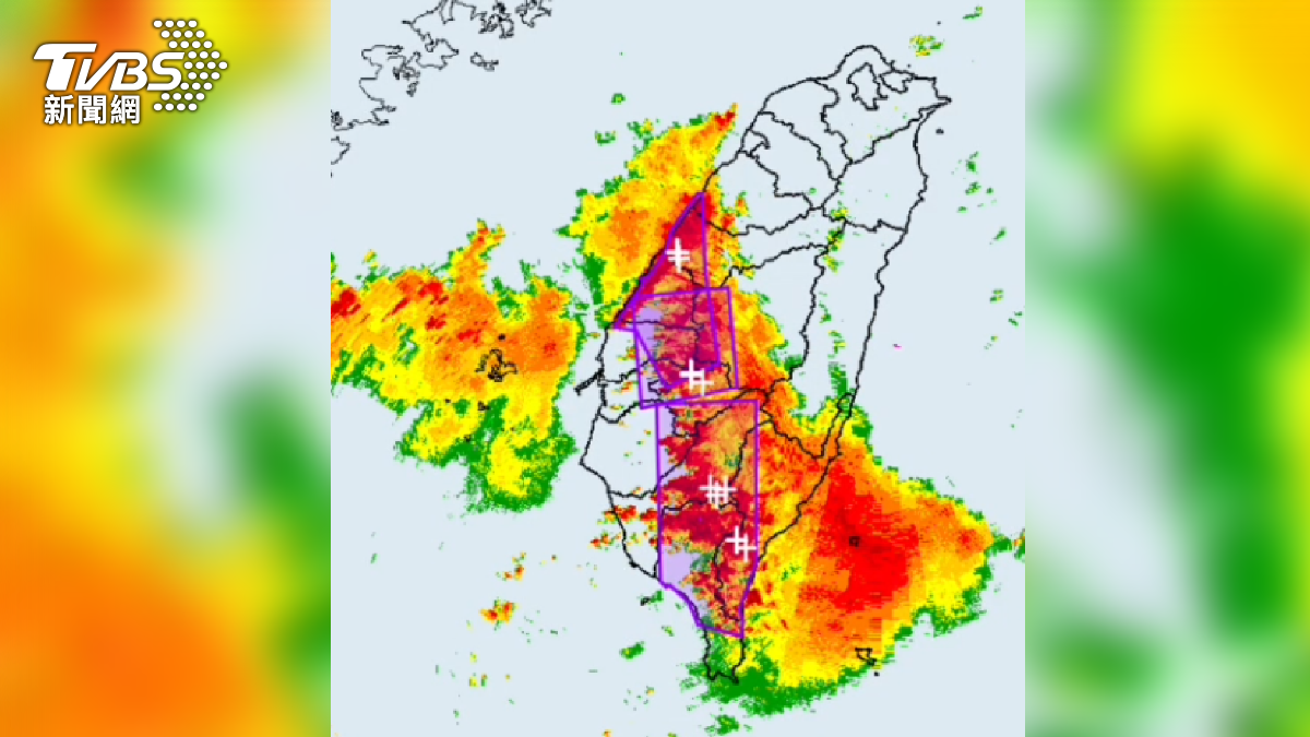 天氣/暴雨狂炸南部!5縣市「持續大雷雨警戒」 網哀號:要發霉了