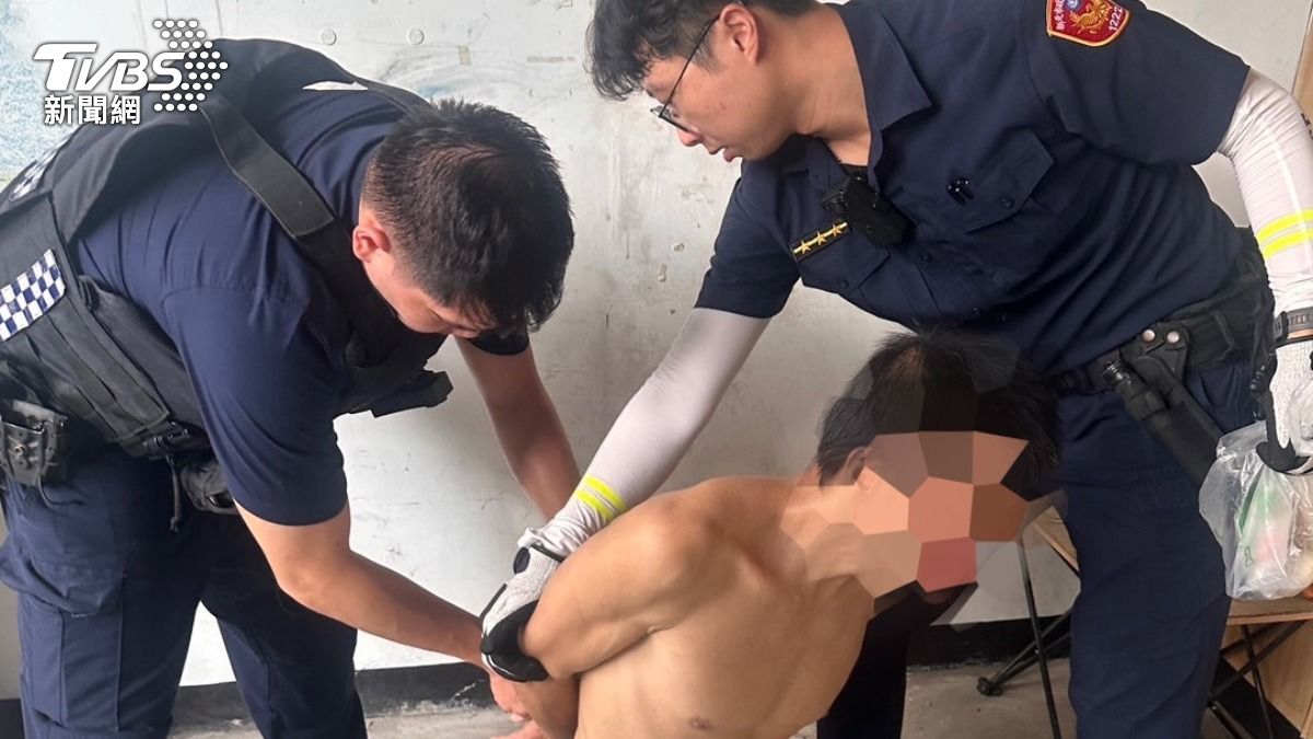 嫌犯最終落網還被查獲毒品。(圖/TVBS)