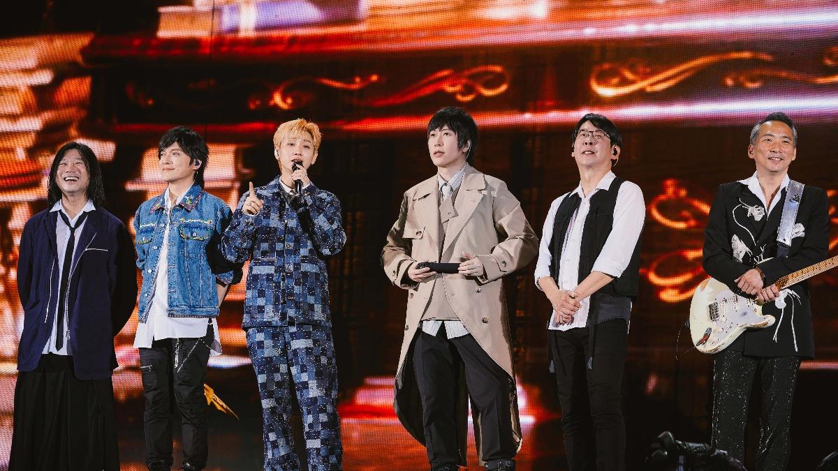 F4還不夠!五月天唱一半「大咖天王」降臨 驚喜禮物10萬人嗨翻
