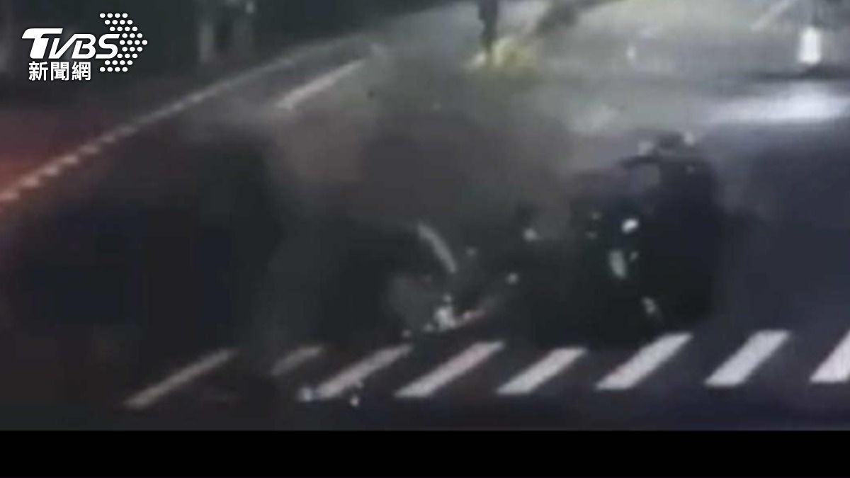 新豐驚悚車禍!「車頭幾乎報廢」男駕駛幸運脫困