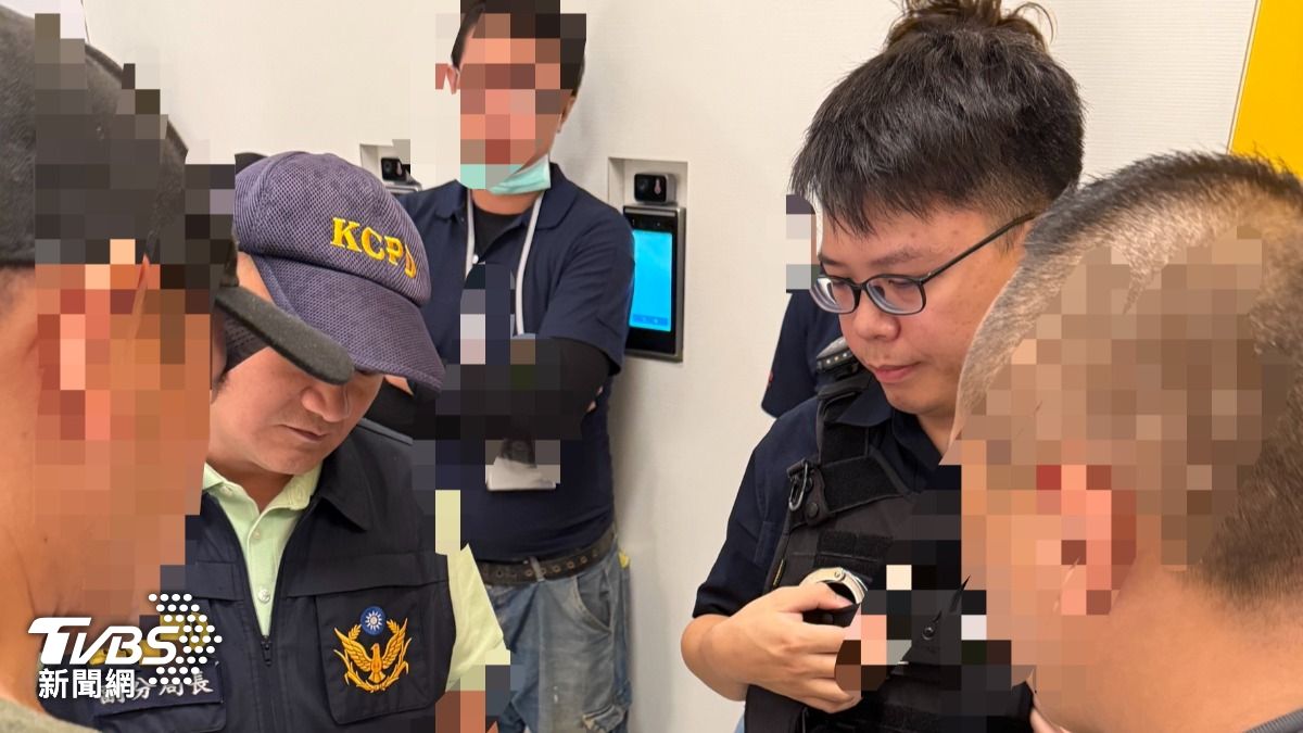 凌晨大批黑衣人闖入博田醫院鬧事。（圖／TVBS）