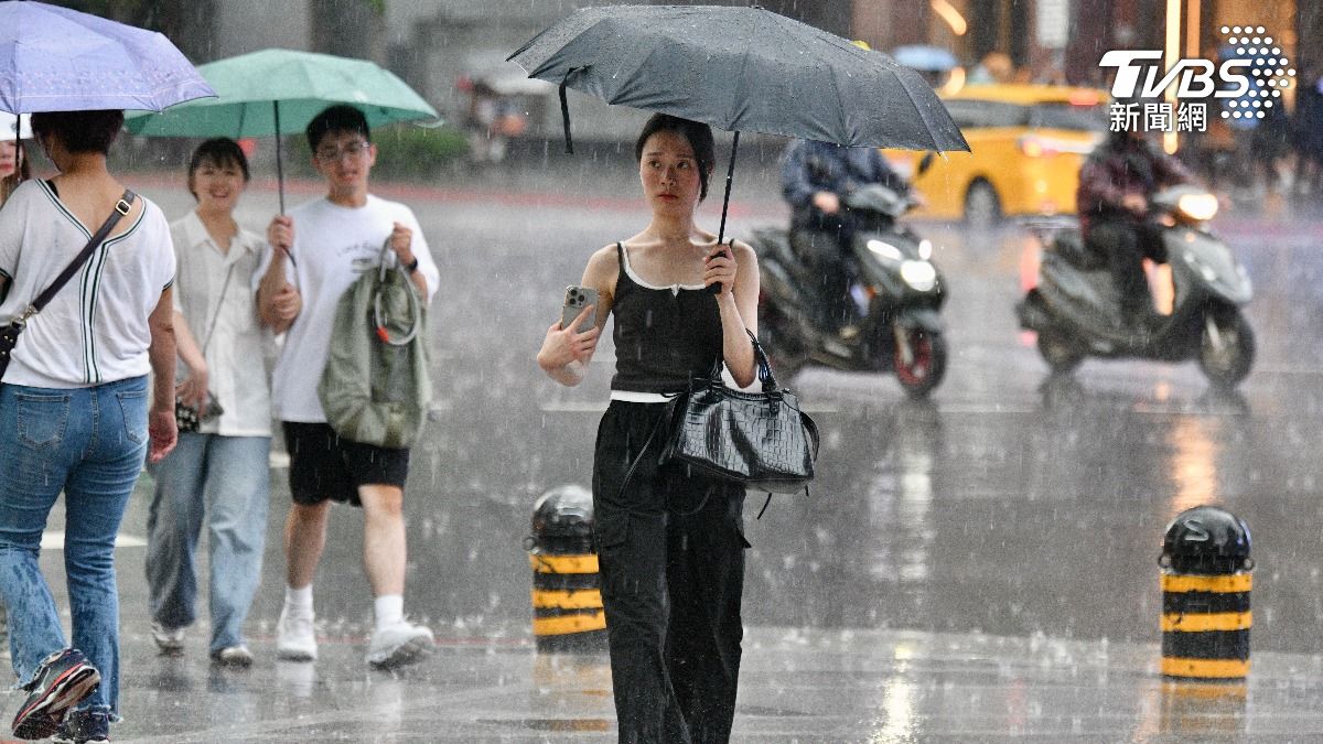 天氣/楊柳颱風最新動態!估「明晨升中颱」 連2天雨下到紫爆