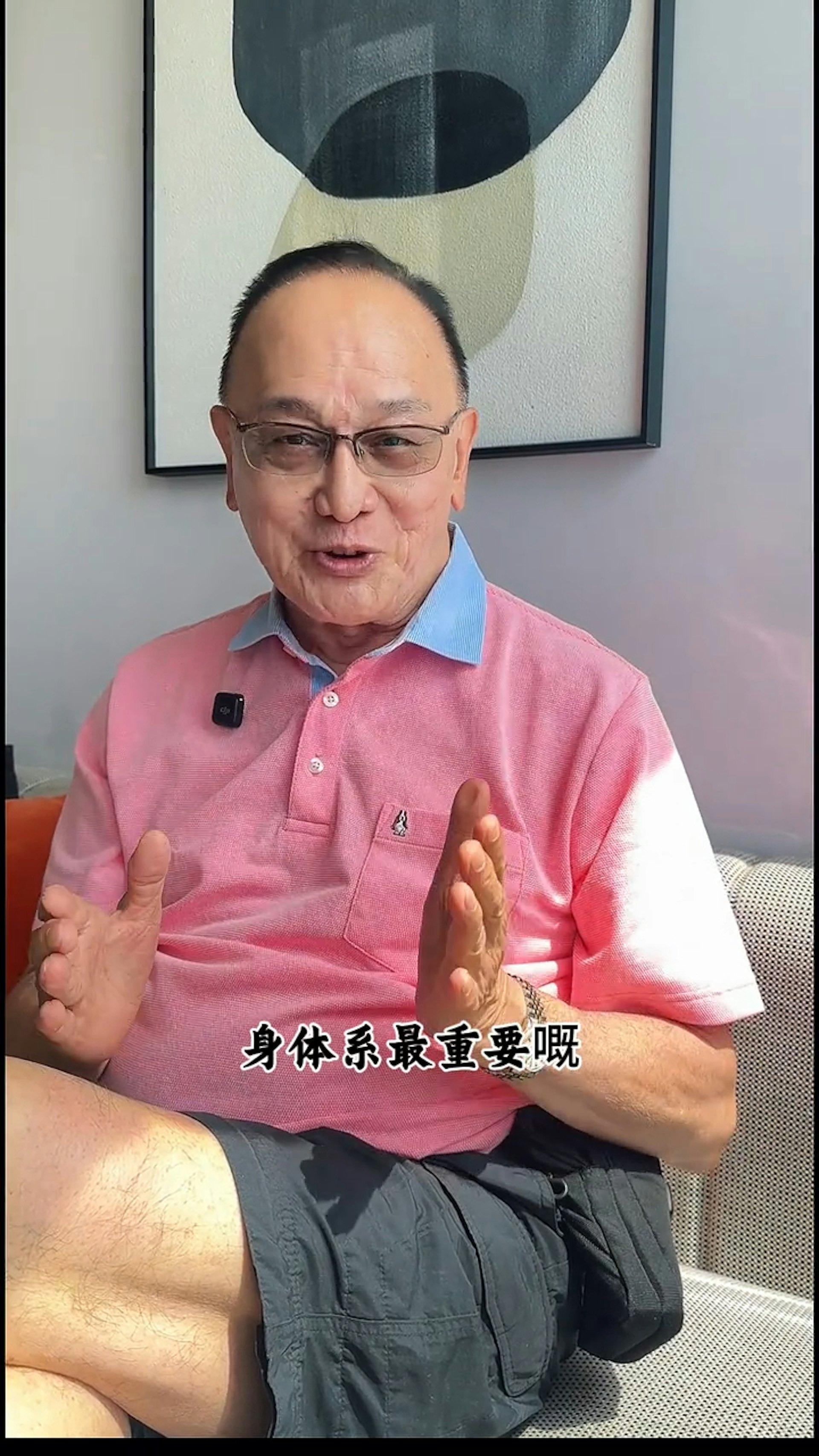 曹查理曾半個身體麻痺差點喪命。(圖/翻攝自小紅書)