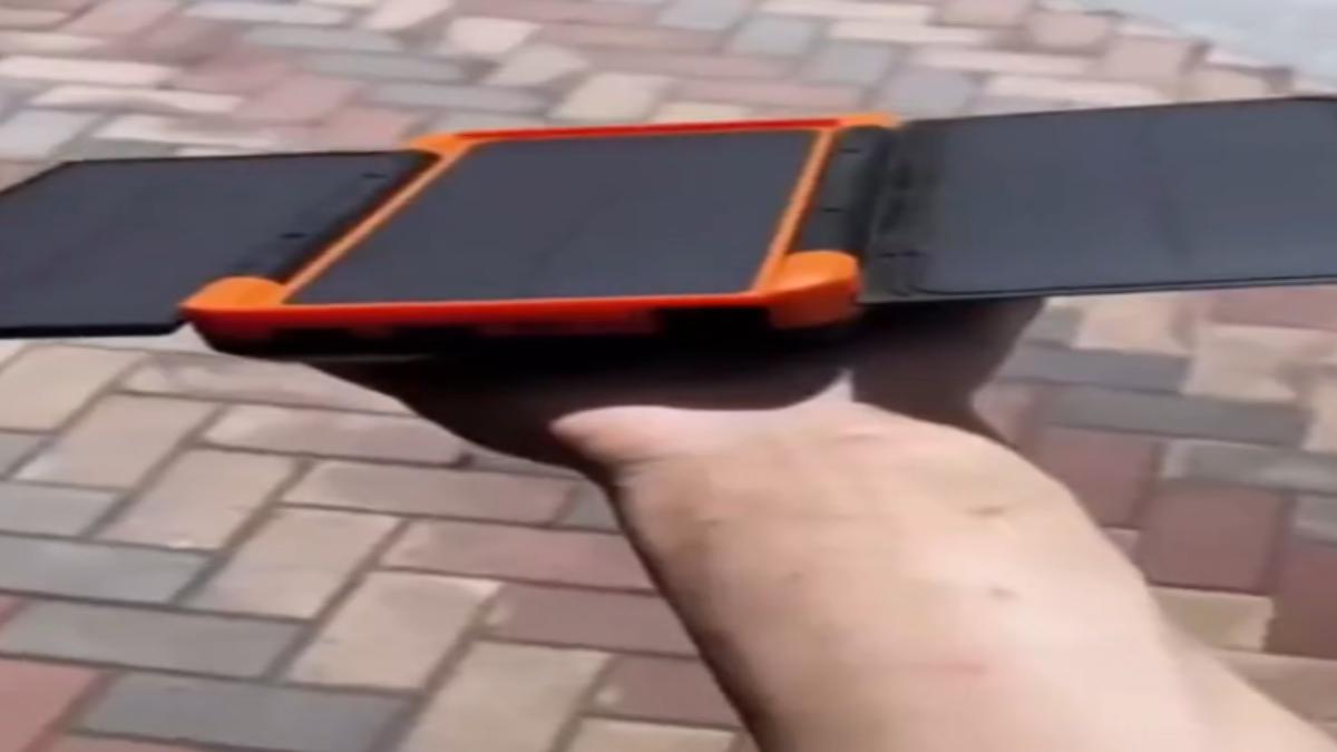 太陽能摺疊行動電源。(圖/畫面翻攝蝦皮)
