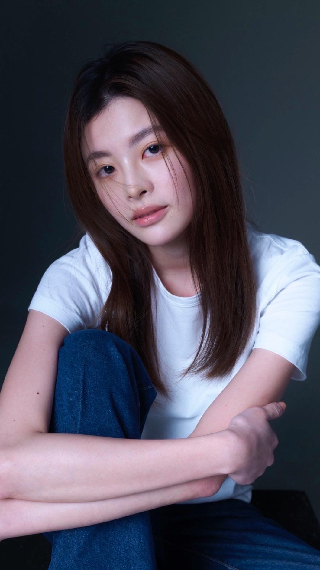 詹子萱為未婚懷孕女高中生角色認真做功課。(圖/甯聚力提供)