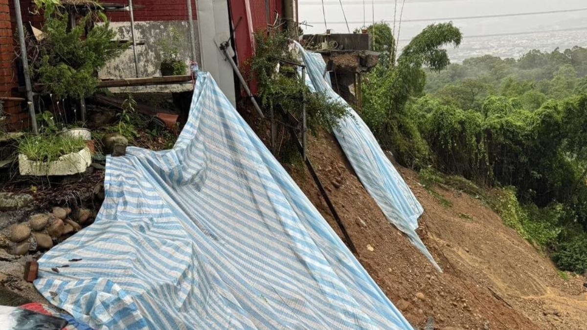 彰化雨不斷!芬園三合院後院崩塌、員林民宅地基流失