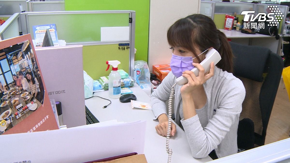 關稅衝擊,上班族不敢退休。(圖/TVBS)