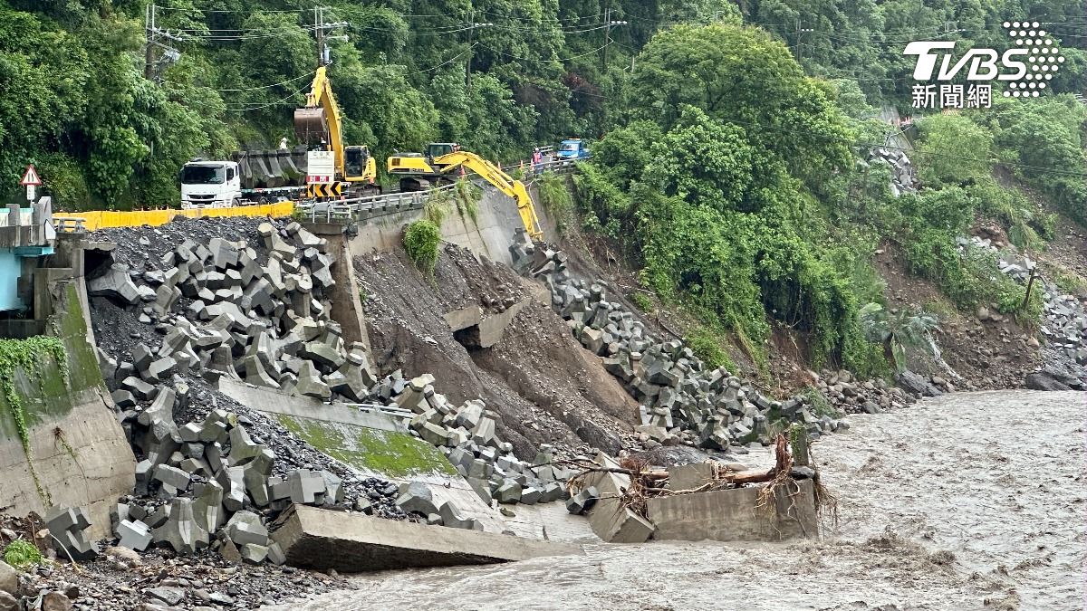 高雄山區重創「雨量直逼莫拉克」 陳其邁向中央求援10億