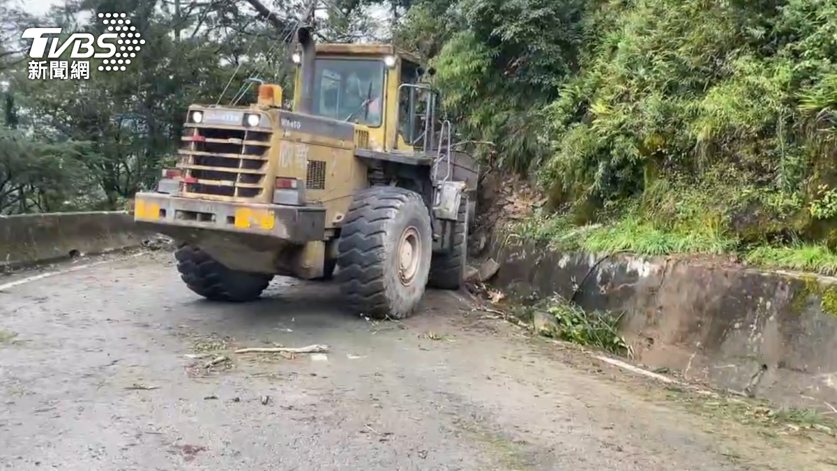 雨彈炸山區!梨山往大禹嶺60米土石崩塌 斷電搶修中