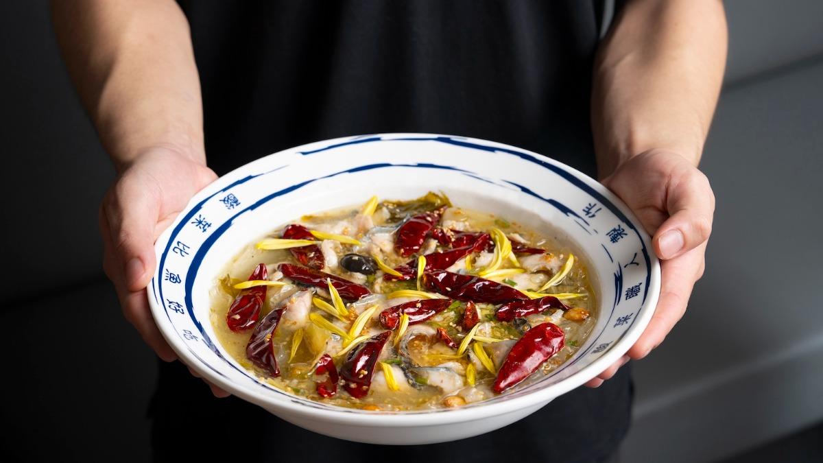 信義商圈千元內吃飽酸菜魚。(圖/業者提供)
