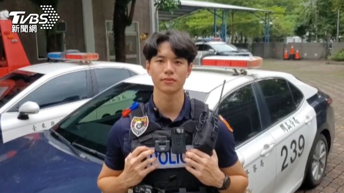 員警薛有博曾多次協助外國旅客解決困難。（圖／TVBS）