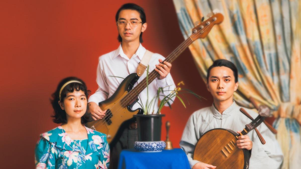 百合花樂團將舉辦全台小巡演,特地拍攝復古全家福當宣傳照。(圖/自來有限公司提供)