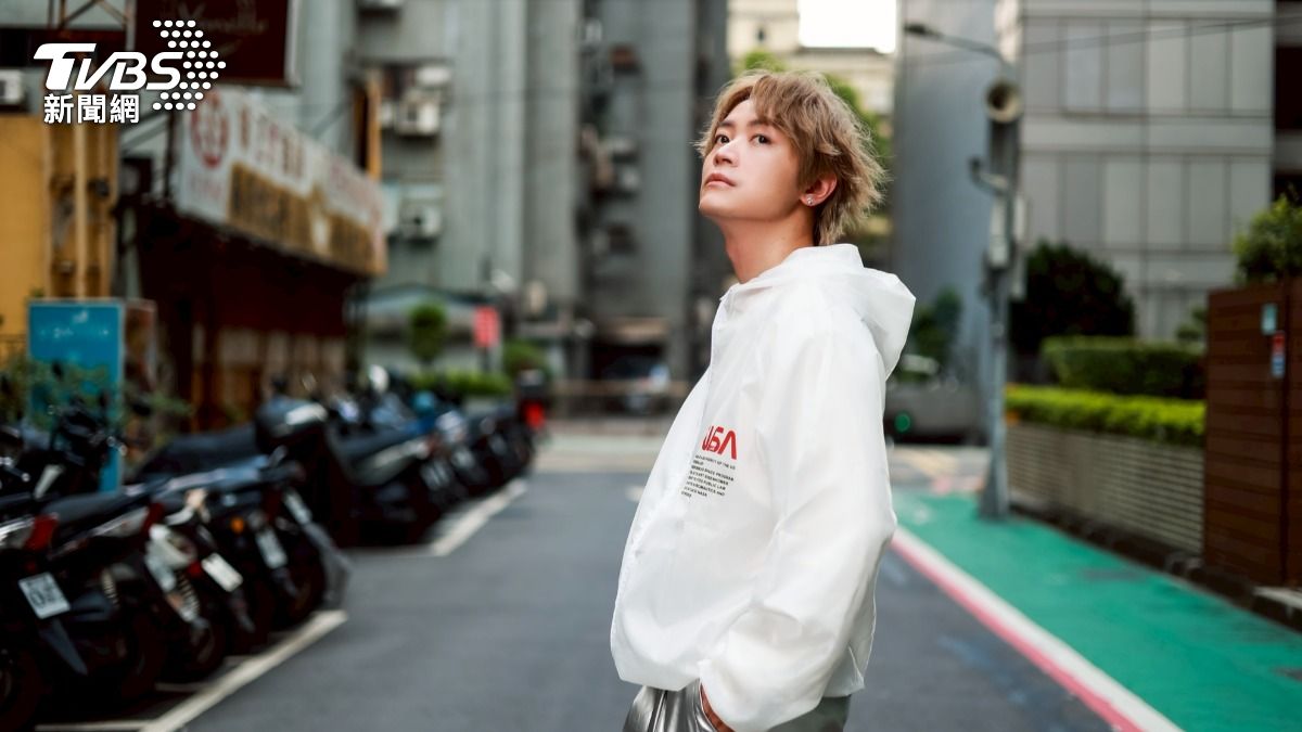 獨/男星直播到一半!流血紅衣鬼現身 關公在旁邊也沒用