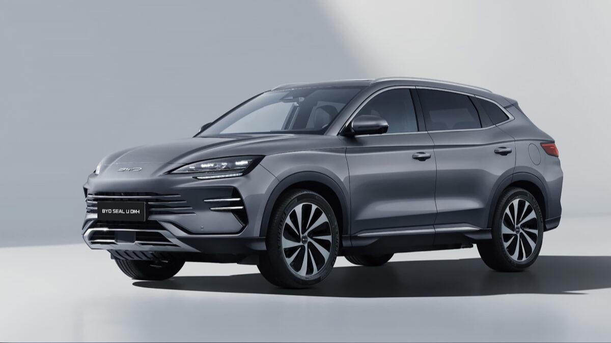 從輪圈樣式推測,該偽裝車可能會是Seal U。(圖/ 比亞迪提供)