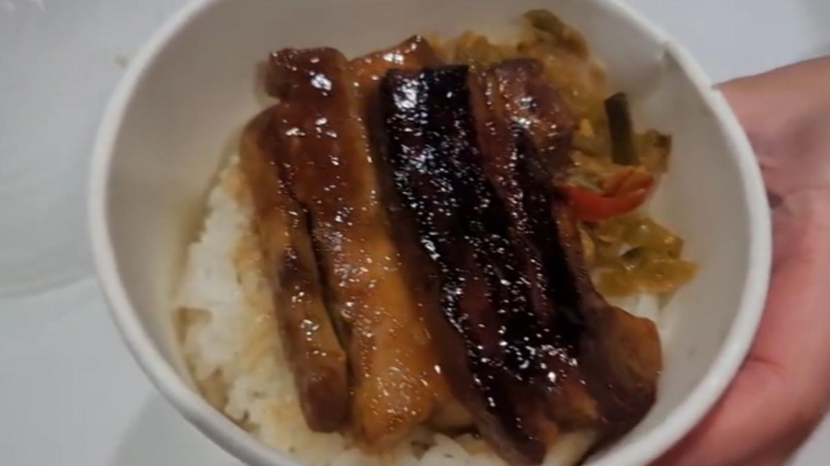 美式賣場推出道地台灣小吃,控肉飯配蘿蔔湯百元有找。(圖/TVBS)