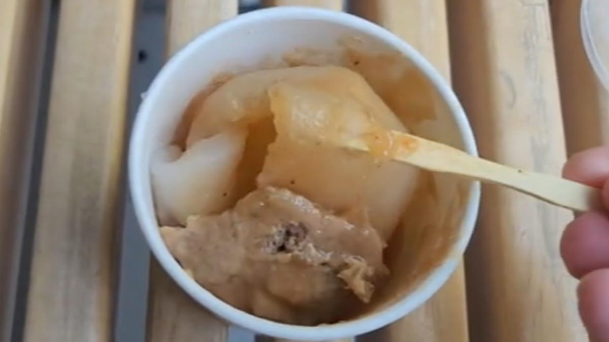 晶透Q彈的外皮,內餡包裹整塊原肉現切,瑞典賣場推出「蒸肉圓」。(圖/TVBS)