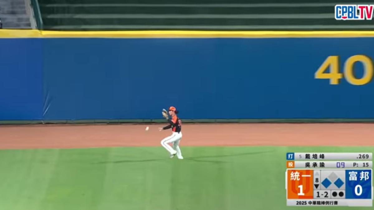 林佳緯致命失誤被罵翻。(圖/翻攝自CPBL 中華職棒YT頻道)