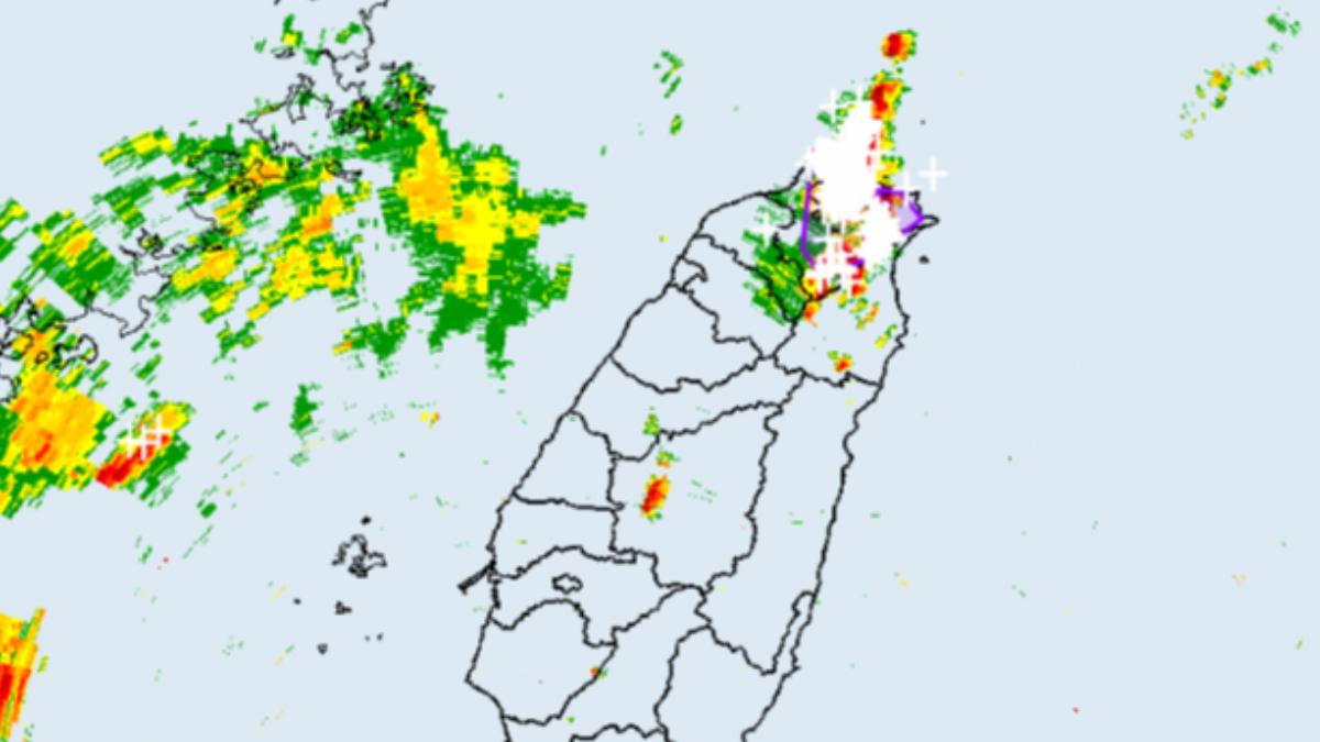 天氣/大台北雷雨炸裂「每分鐘440次閃電」 鄭明典揭暴雨原因