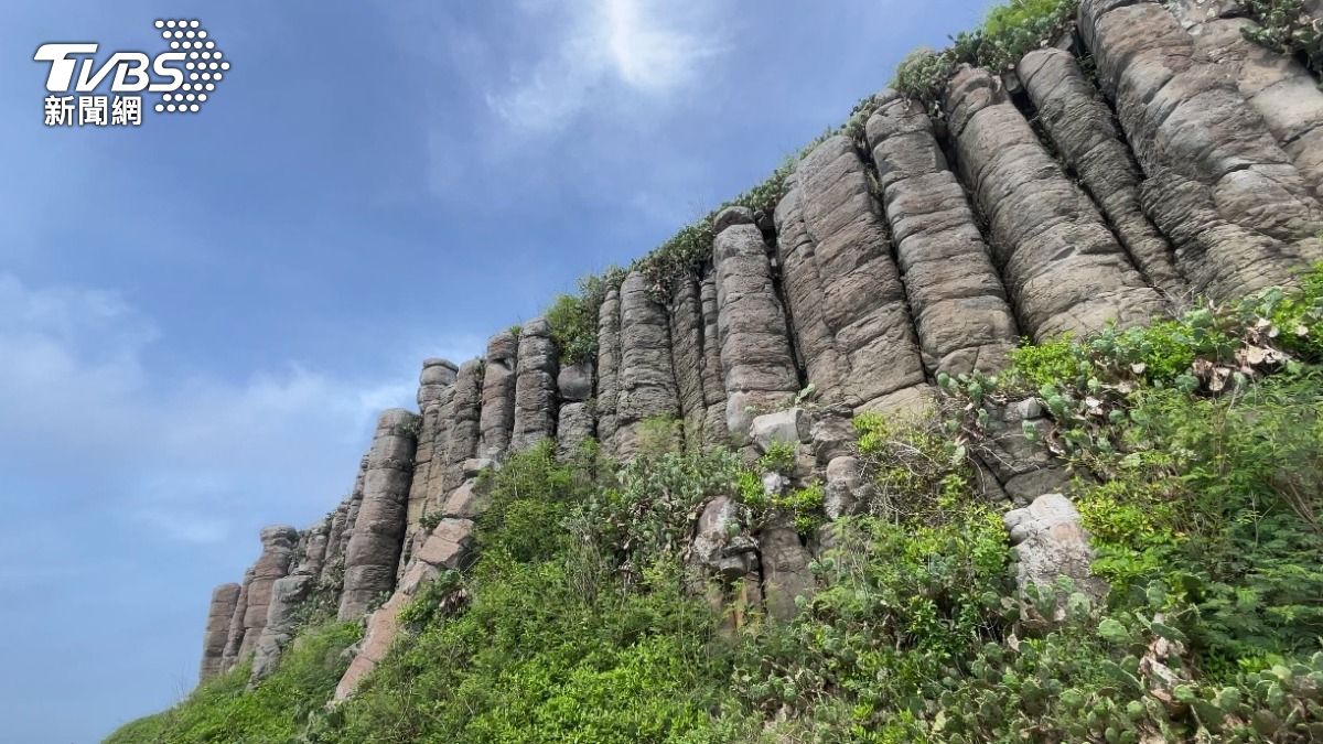 澎湖秋季有以奇岩為主題的旅遊，邀請民眾共襄盛舉。（圖／TVBS）