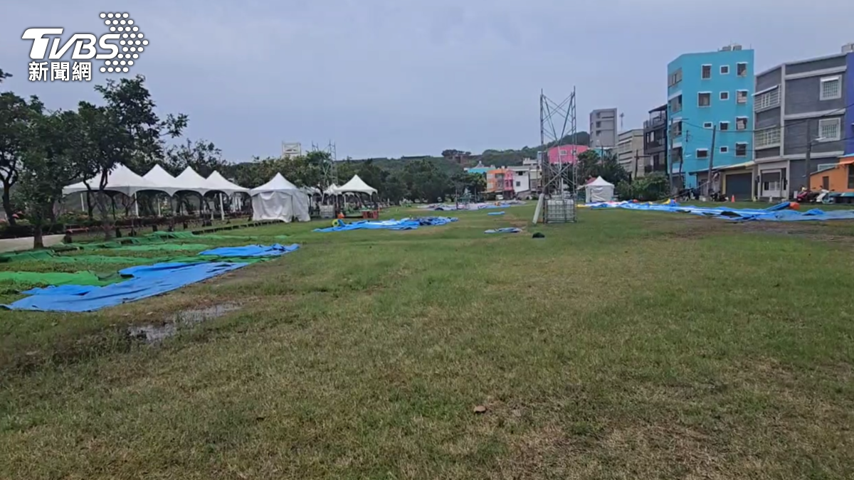 大雨讓戶外觀光景點幾乎泡湯了，高雄旗津舉辦的風箏節也被迫取消（圖／TVBS）