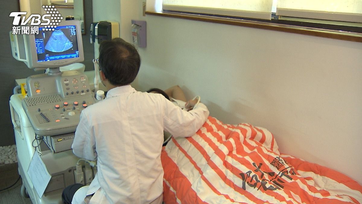 醫:避免猛爆性肝炎 勿服用來路不明中草藥! （圖/TVBS)
