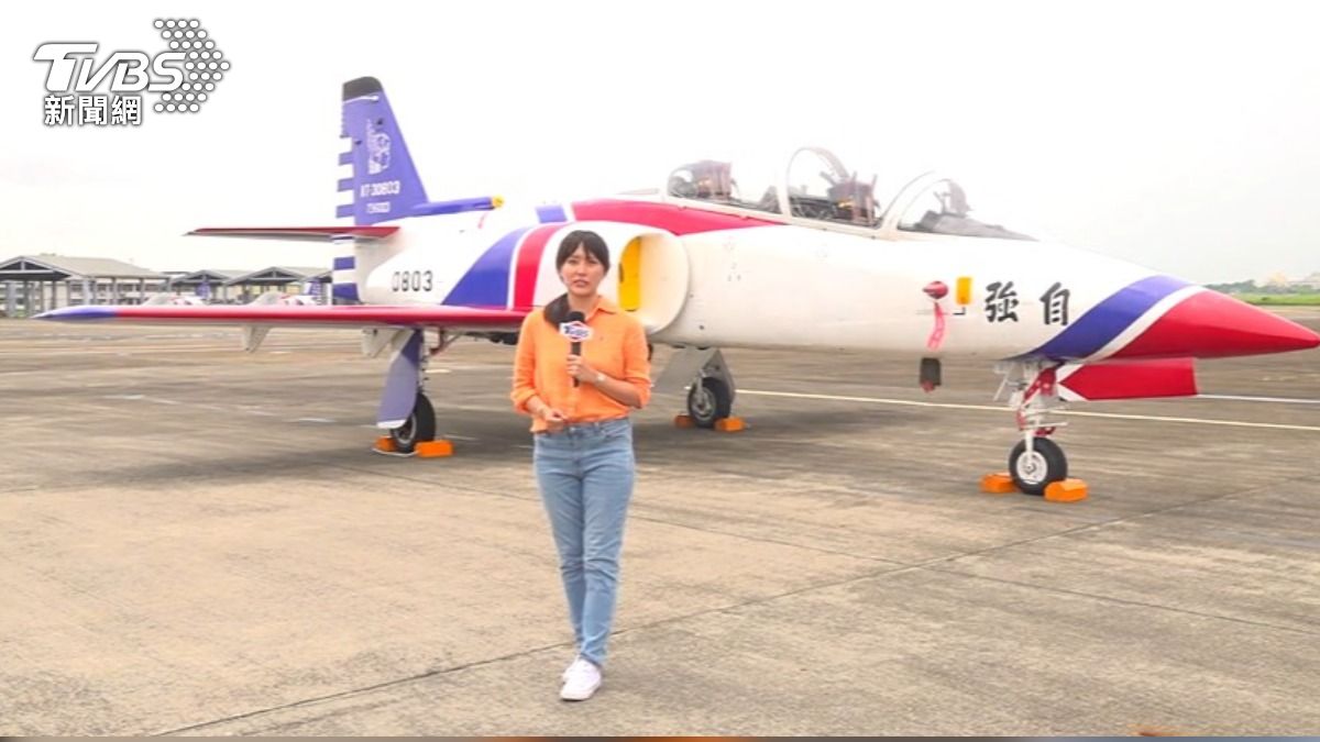 空軍特別展出編號0803的AT-3教練機,這是空軍在1984年接裝的首架量產型的AT-3教練機。 今天特別展出在這裡(圖/TVBS)