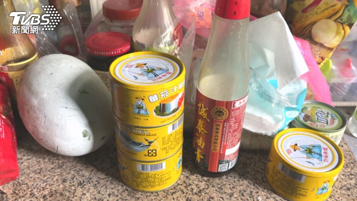 六龜靈象山成孤島，受困居民「靠罐頭牛奶撐日子」，一天僅能食一餐。（圖／TVBS）