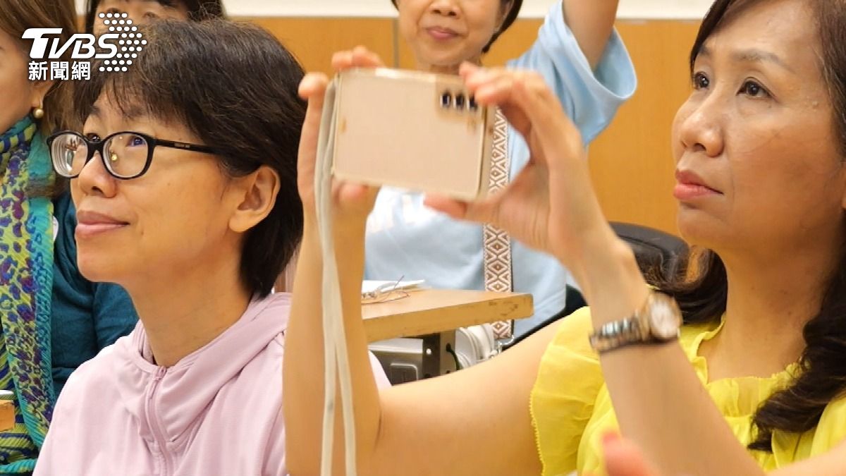 熟齡友情不打烊。（圖／TVBS）