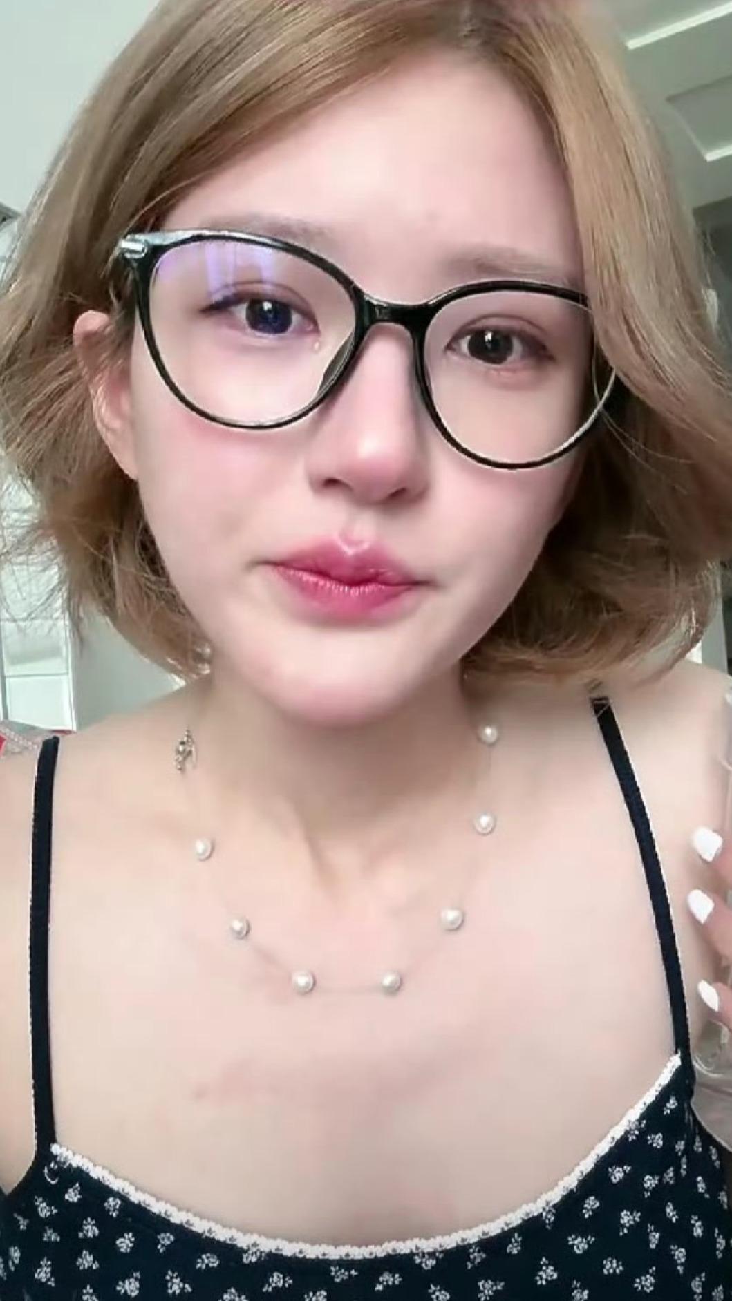 趙露思公開爺爺逝世的低潮。(圖/翻攝自趙露思抖音)