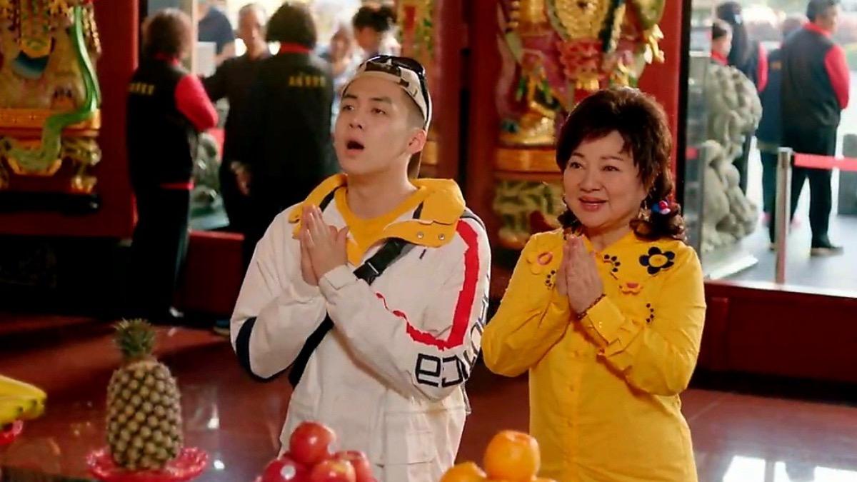 白冰冰（右）製作的《天知道》首播開紅盤。（圖／三立提供）