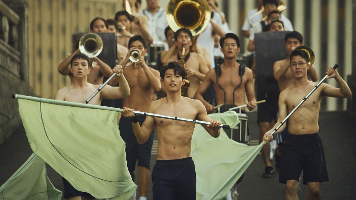 三鮮肉苦練肌肉,展現好身材。(圖/未來進行曲提供)