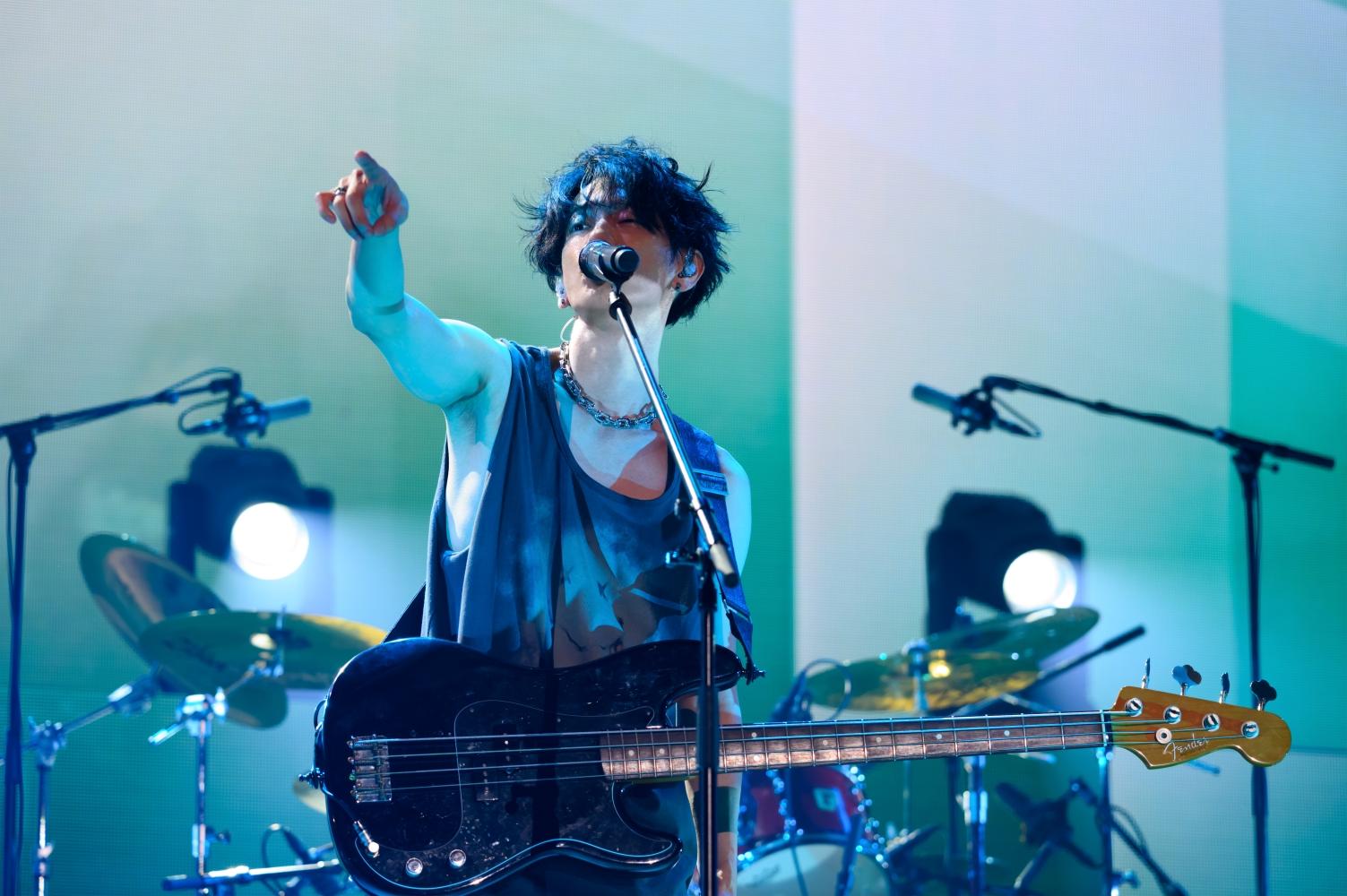 佐藤健坦承自己參考ONE OK ROCK、RADWIMPS等樂團演出劇中主唱角色。(圖/Netflix提供)