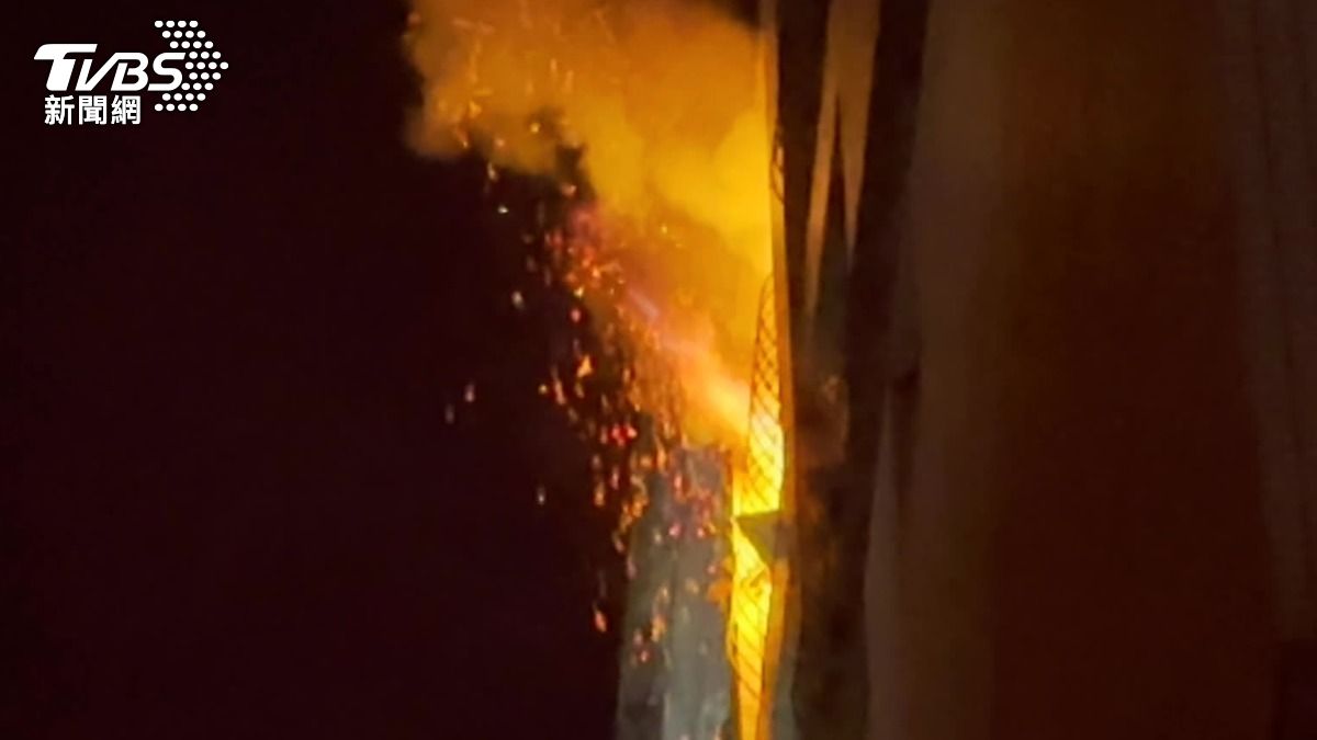 台中住宅大樓火警,1男子死亡。(圖/TVBS)