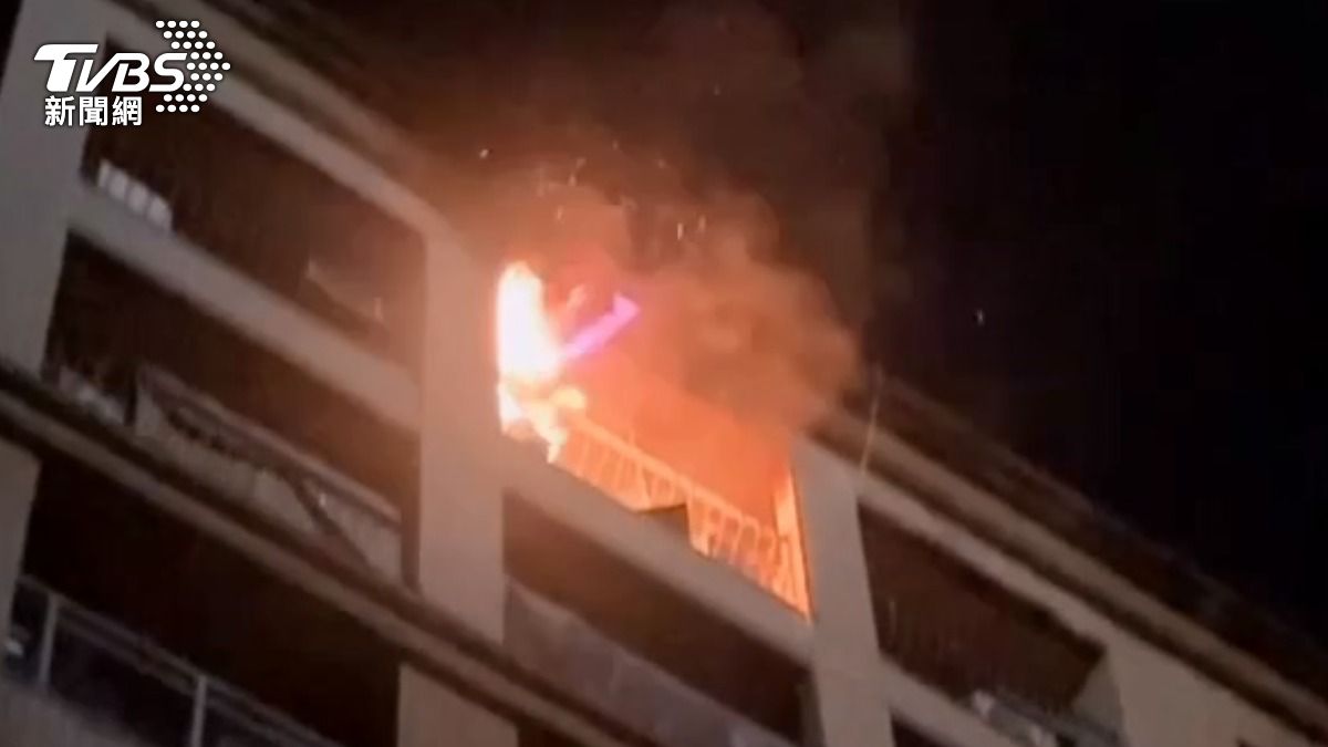 台中住宅大樓火警,1男子死亡。(圖/TVBS)