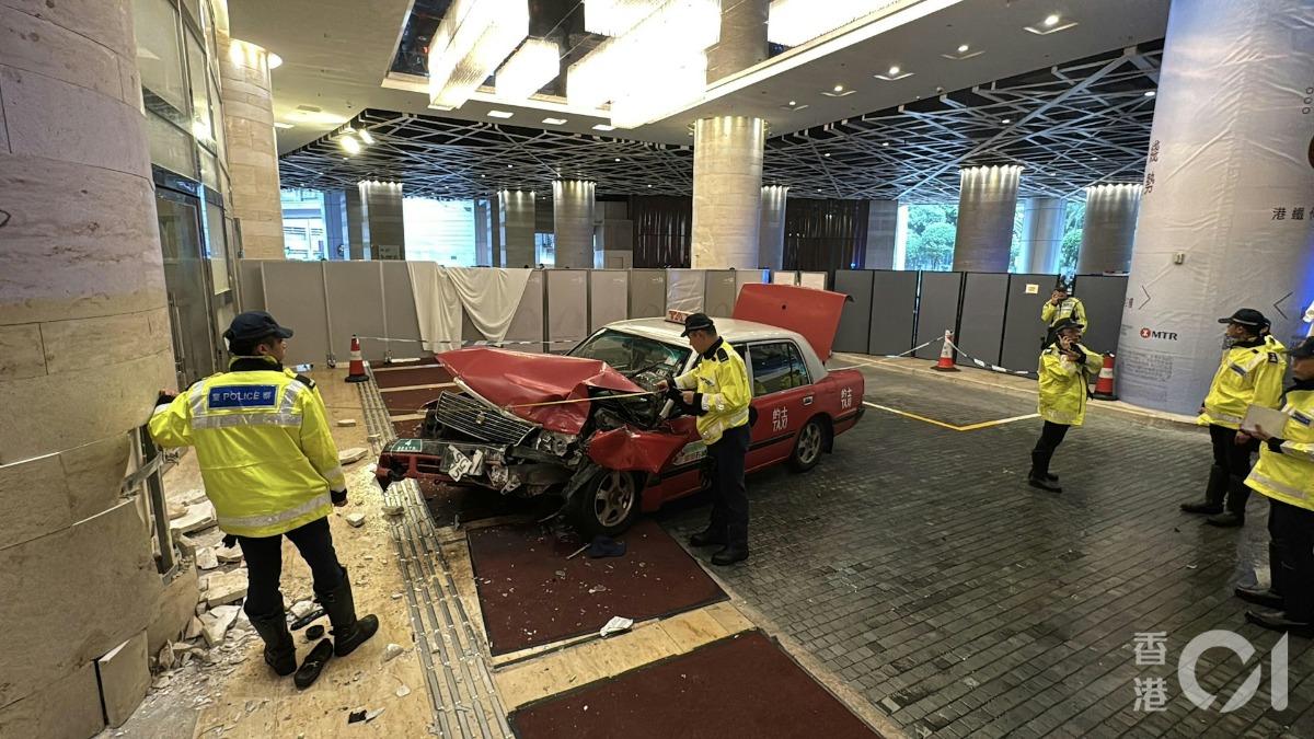 港飯店傳車禍!菲籍男剛拖行李出大廳 遭計程車高速衝撞後不治