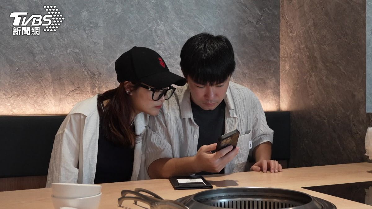 有民眾認為菜單自己慢慢看，較沒有壓力。（圖／TVBS） 