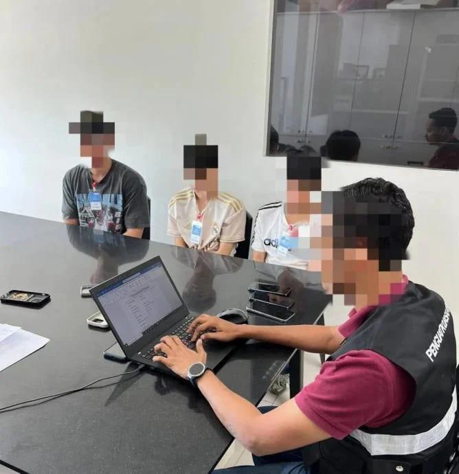 3人在5日前往警察局錄製口供。(圖/翻攝自中國報)