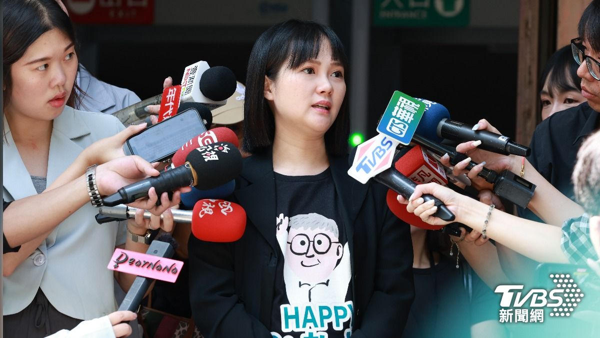 ​​​​​​​小草齊聚北院慶生　她嘆：柯文哲生日要看鍾小平